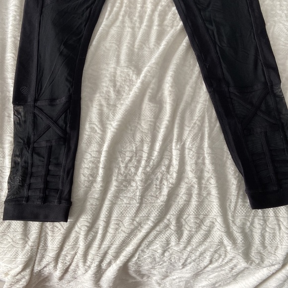 MPG Leggings - Picture 2 of 2